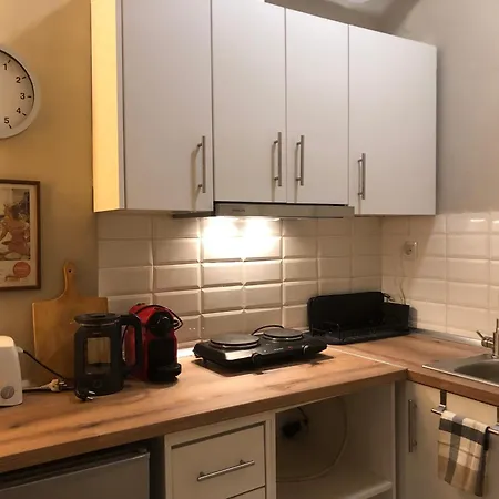 Downtown 37sm, Sunny & Refurbished Διαμέρισμα *