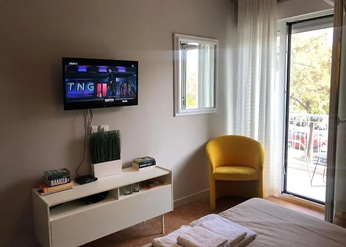 Downtown 37sm, Sunny & Refurbished Διαμέρισμα *