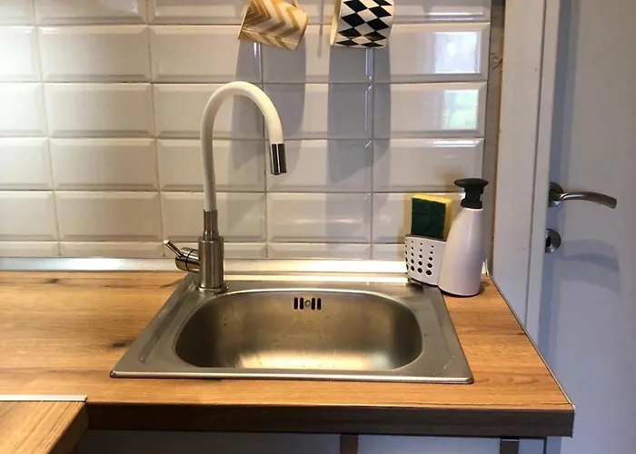 Downtown 37sm, Sunny & Refurbished *