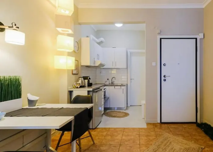 Downtown 37sm, Sunny & Refurbished * Selanik