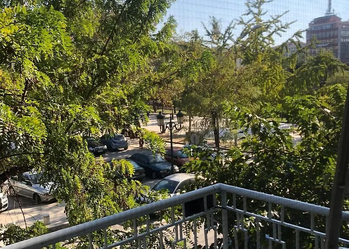 Downtown 37sm, Sunny & Refurbished Daire Selanik