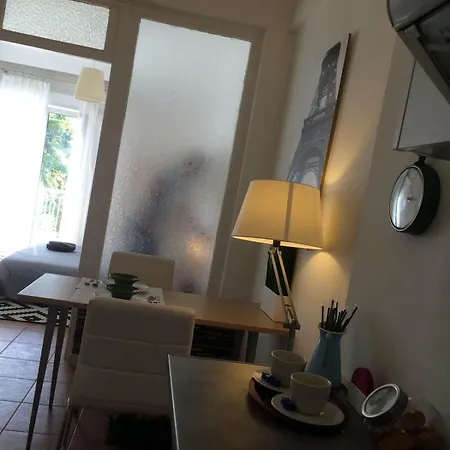 Апартаменты Downtown 37sm, Sunny & Refurbished