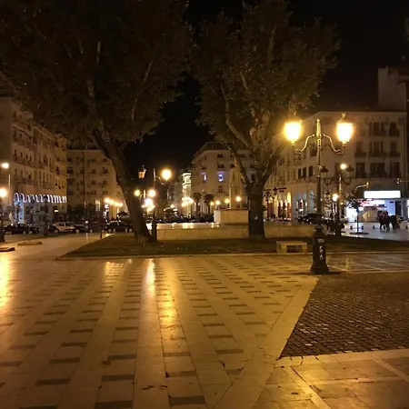 Downtown 37sm, Sunny & Refurbished Апартаменты Салоники